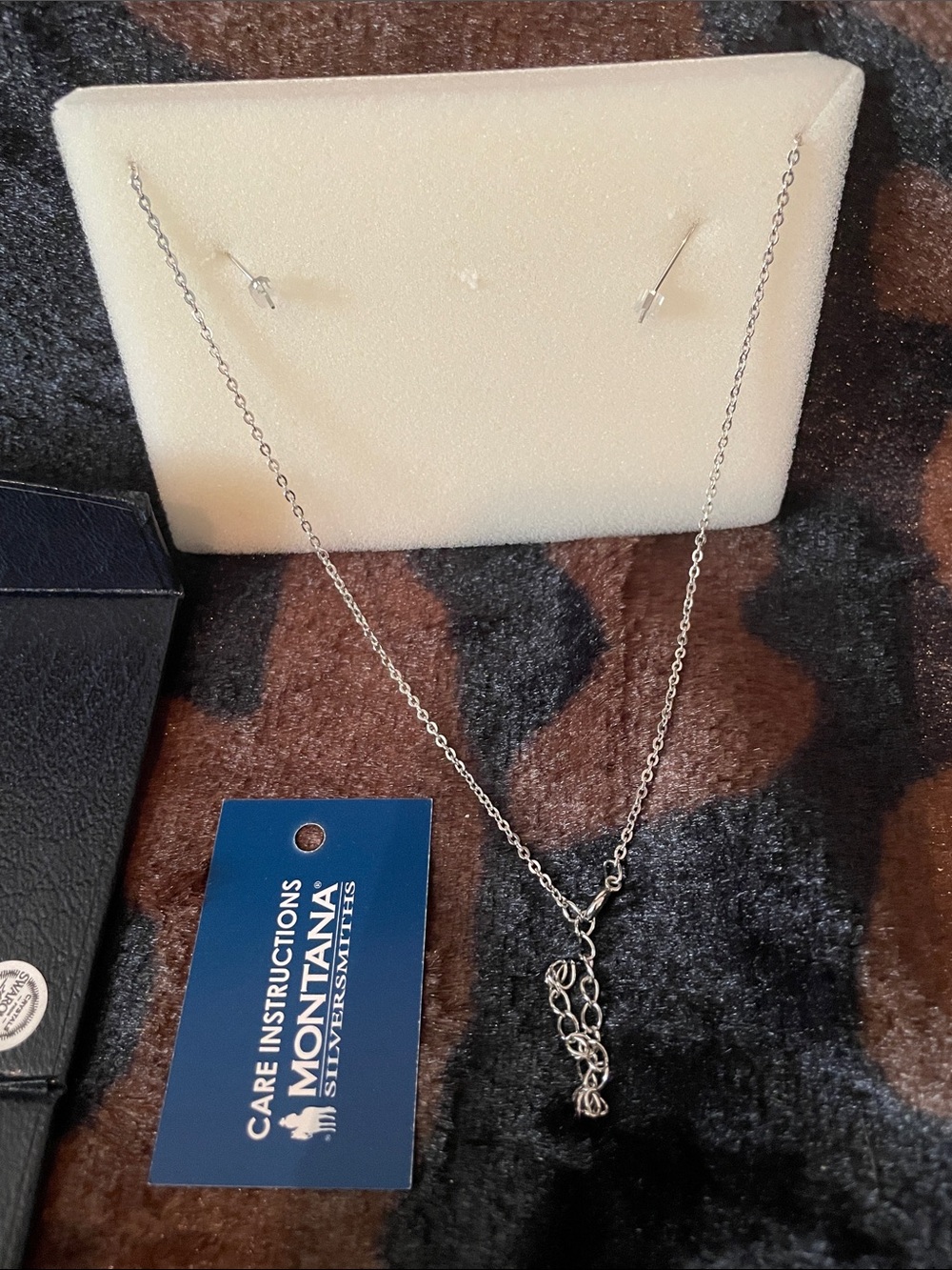“Montana” Dangle Earring & Necklace Set! - Picture 6 of 8